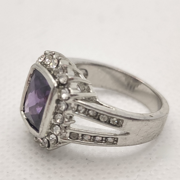 Purple Faceted Crystal Halo Ring 💍 💜 - Picture 3 of 3